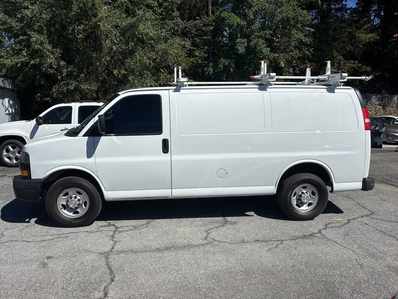 Used 2019 Chevrolet Express 2500 w/ Enhanced Convenience Package RWD image 16