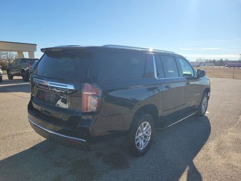 Used 2024 Chevrolet Suburban LT image 23
