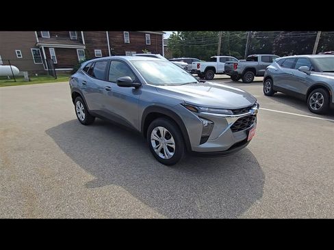 New 2026 Chevrolet Trax LS w/ Driver Confidence Package FWD image 2