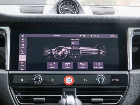 Certified 2026 Porsche Macan Turbo AWD/4WD image 37