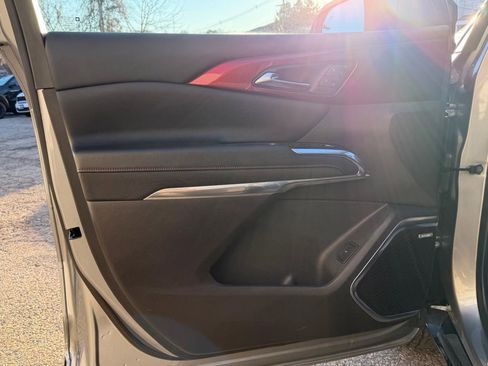 Used 2025 Chevrolet Traverse RS image 10