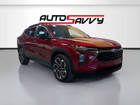 Used 2025 Chevrolet Trax RS w/ Sunroof Package image 1