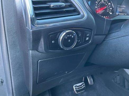 Used 2023 Ford Edge ST image 9