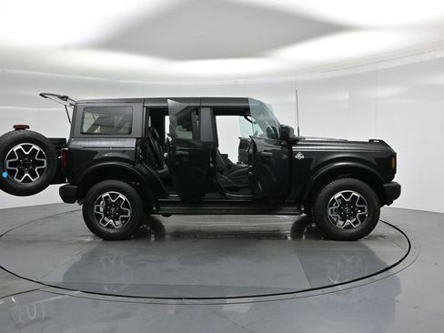 New 2026 Ford Bronco Outer Banks image 4