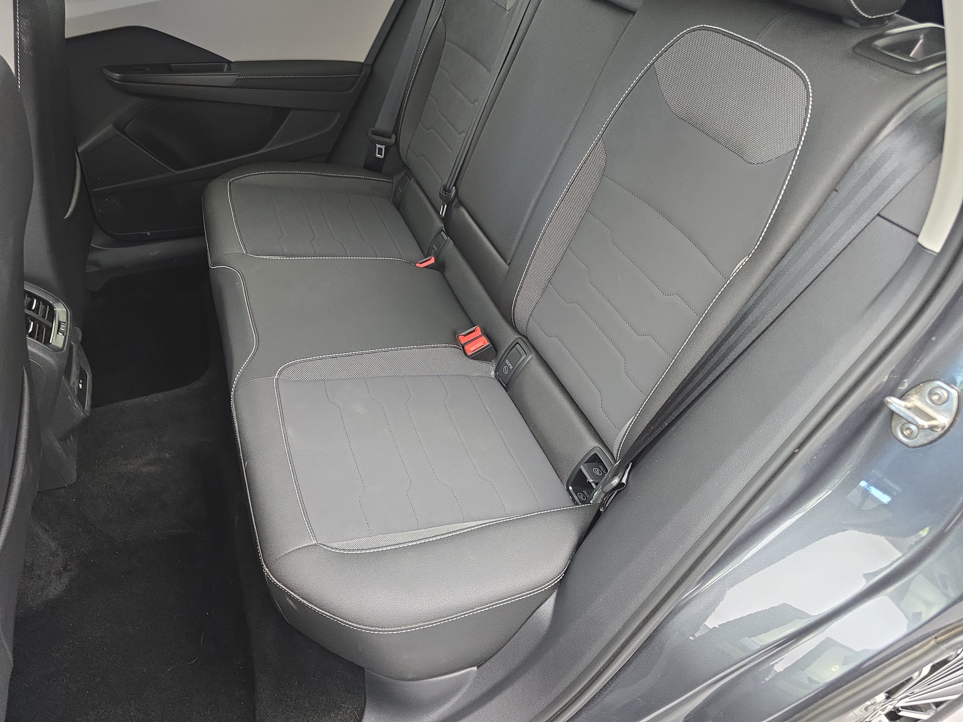 Used 2025 Volkswagen Taos SE FWD image 13