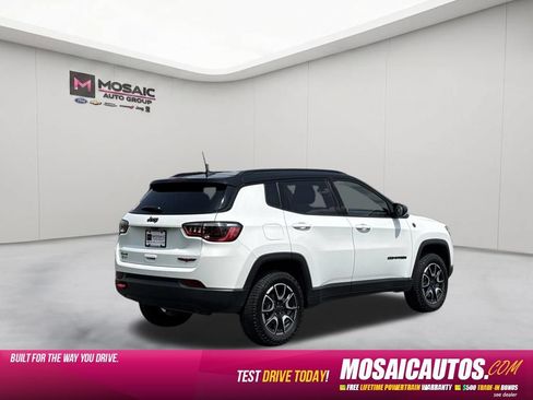 Used 2026 Jeep Compass Trailhawk AWD/4WD image 7