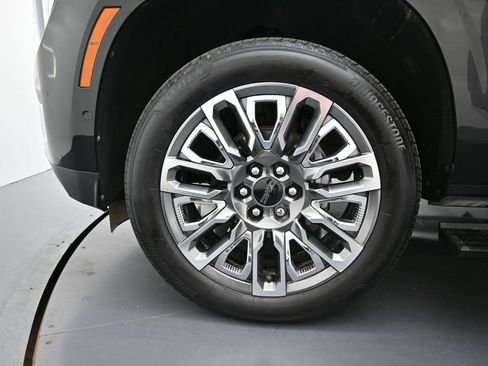Used 2025 GMC Yukon XL Denali w/ Denali Reserve Package AWD/4WD image 10