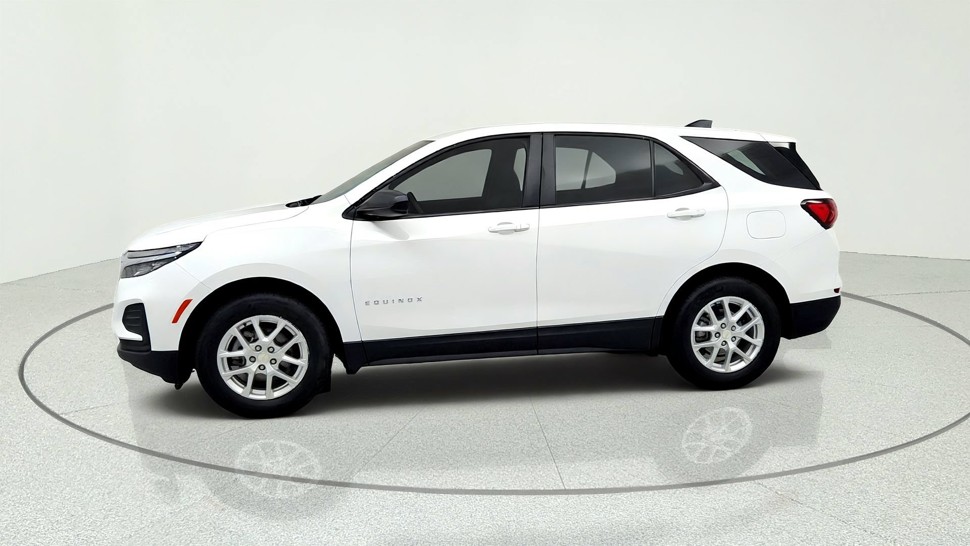 Certified 2024 Chevrolet Equinox LS w/ Driver Confidence II Package FWD image 2