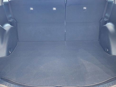 Used 2018 Toyota RAV4 LE image 10