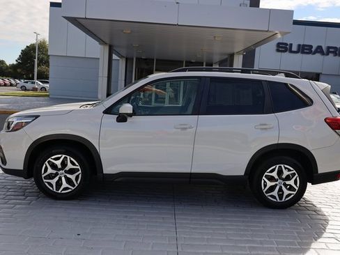 Used 2019 Subaru Forester Premium w/ All-Weather Package image 2