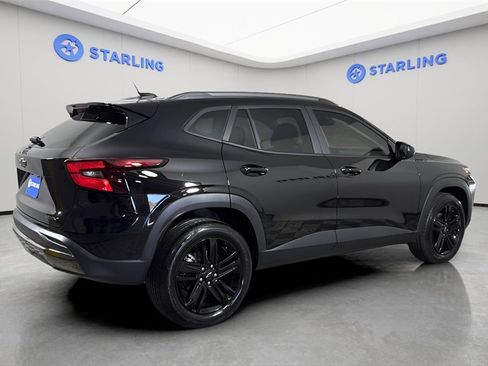 Used 2024 Chevrolet Trax ACTIV w/ Sunroof Package image 9