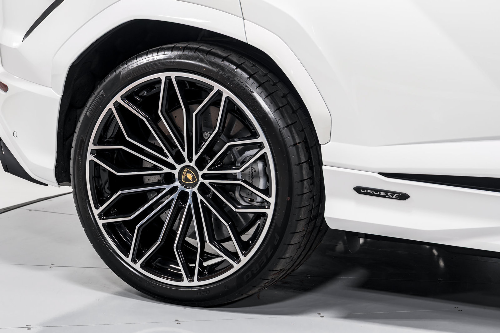 Used 2025 Lamborghini Urus SE AWD/4WD image 78