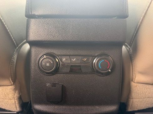 Used 2015 Ford Explorer XLT w/ Equipment Group 202B FWD image 12