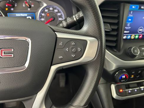 Used 2023 GMC Acadia SLE image 17