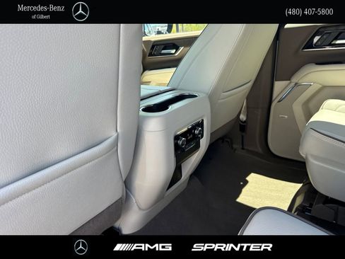 Used 2026 GMC Yukon Denali AWD/4WD image 21