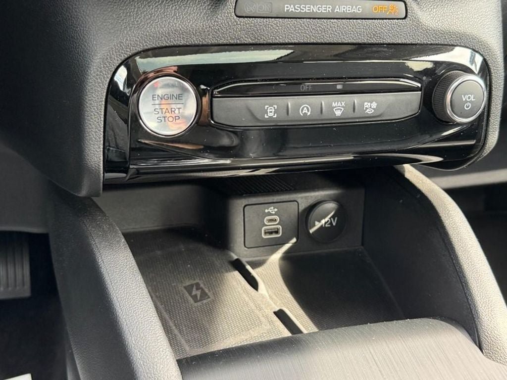 Used 2025 Ford Escape Platinum AWD/4WD image 21