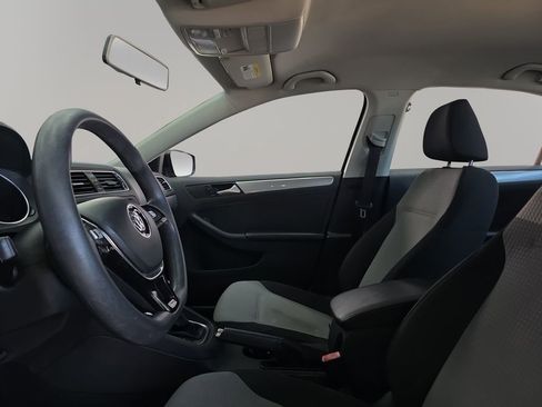 Used 2017 Volkswagen Jetta S image 9