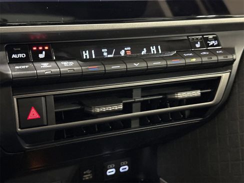 Used 2026 Toyota Camry XLE image 16