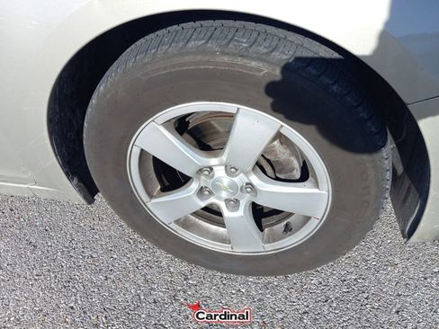 Used 2014 Chevrolet Cruze LT image 2