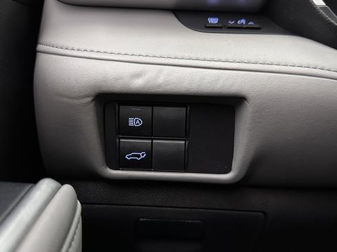 Used 2022 Toyota Highlander XLE AWD/4WD image 18