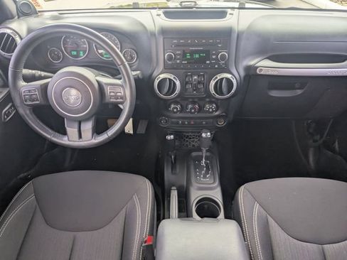 Used 2014 Jeep Wrangler Unlimited Sahara w/ Connectivity Group image 15