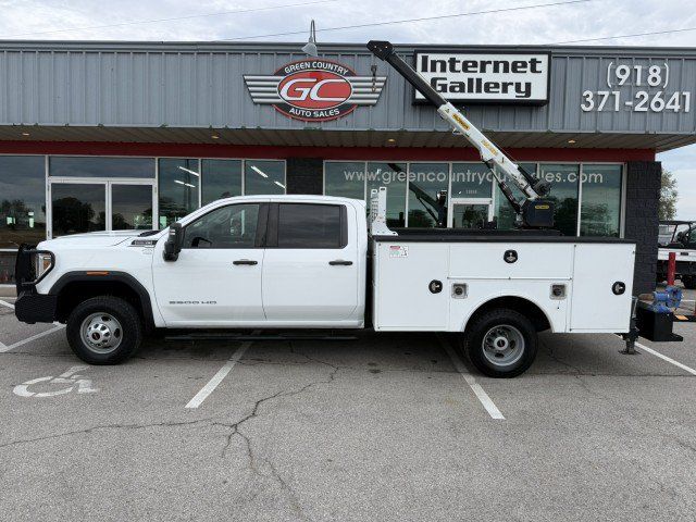 Used 2021 GMC Sierra 3500 4x4 Crew Cab w/ Convenience Package image 2