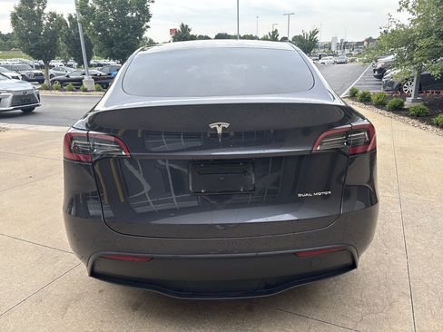 Used 2024 Tesla Model Y Long Range AWD/4WD image 9