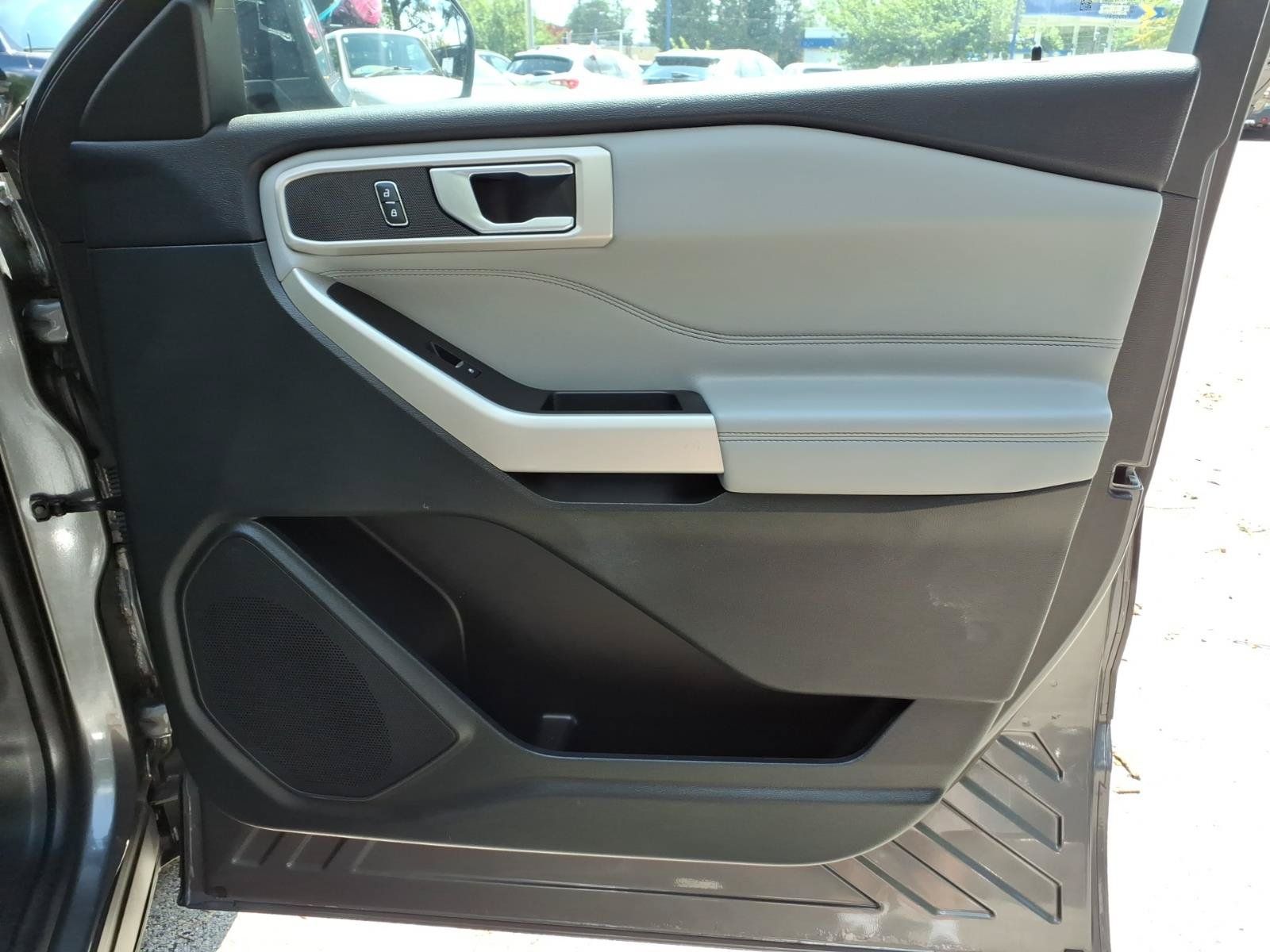 Used 2023 Ford Explorer XLT w/ Equipment Group 202A AWD/4WD image 31