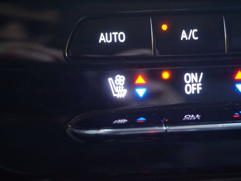 Used 2022 Chevrolet Bolt EUV Premier w/ Launch Edition image 33