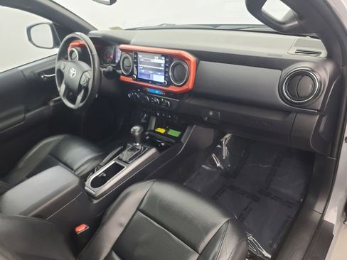 Used 2020 Toyota Tacoma TRD Sport image 17
