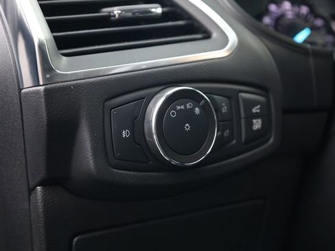 Used 2022 Ford Edge Titanium image 12