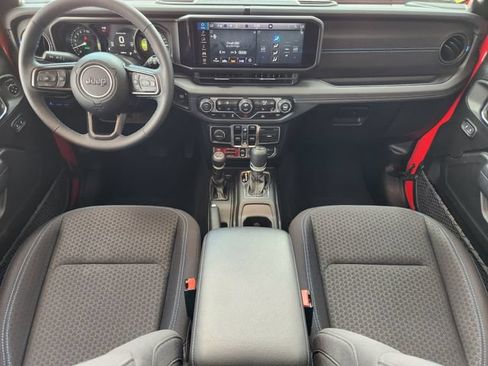 Used 2025 Jeep Wrangler Unlimited Rubicon 4xe w/ Convenience Group AWD/4WD image 28