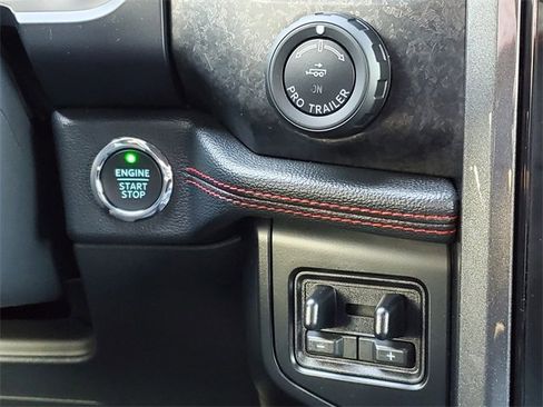 Used 2024 Ford Expedition Limited image 23