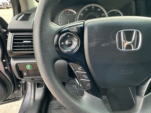 Used 2017 Honda Accord LX image 32