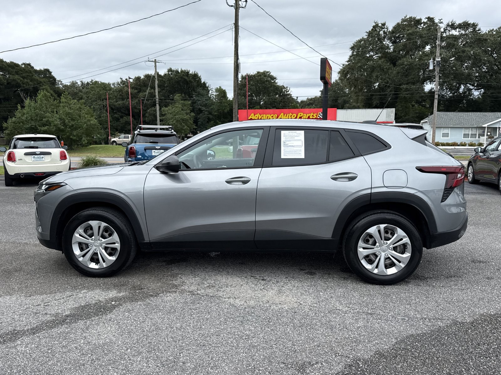 Used 2024 Chevrolet Trax LS FWD image 2