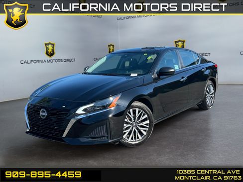Used 2025 Nissan Altima 2.5 SV FWD image 1