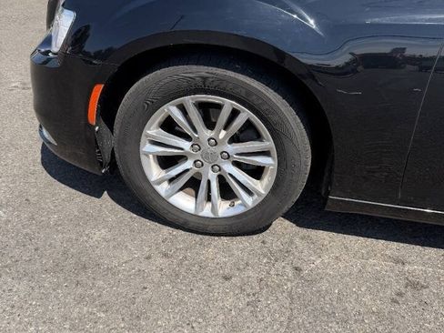 Used 2017 Chrysler 300 C RWD image 22