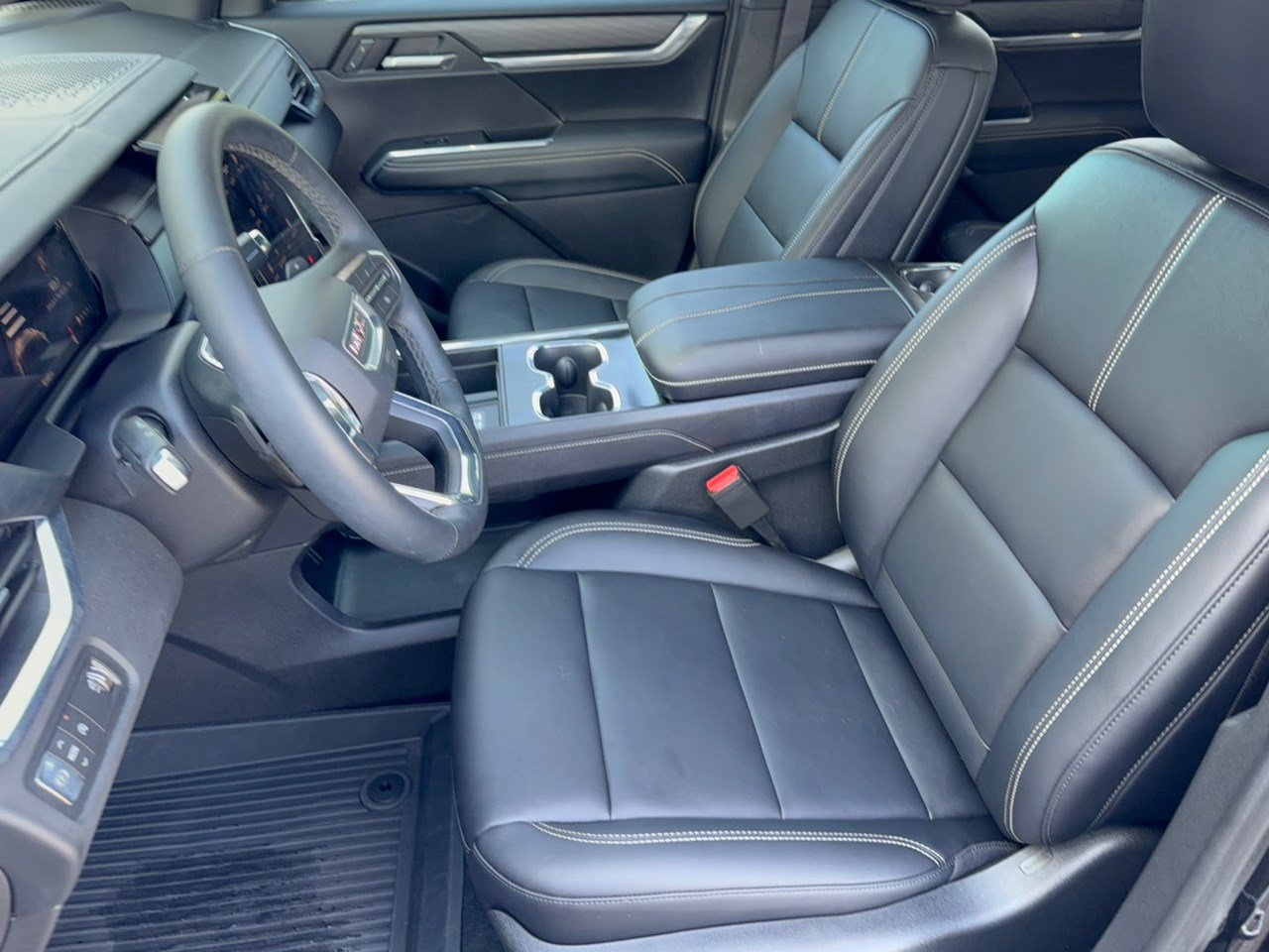 Certified 2026 GMC Acadia Elevation w/ Elevation Premium Package FWD image 5