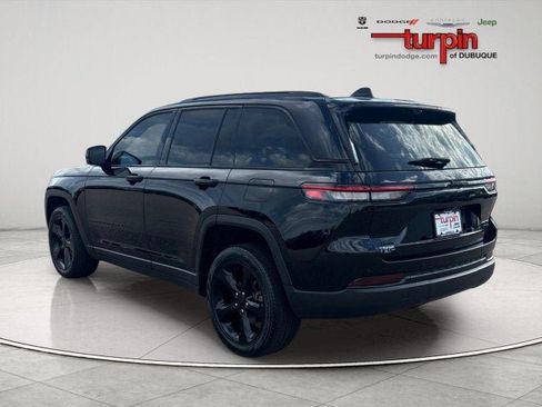 Used 2023 Jeep Grand Cherokee Limited w/ Luxury Tech Group II AWD/4WD image 3