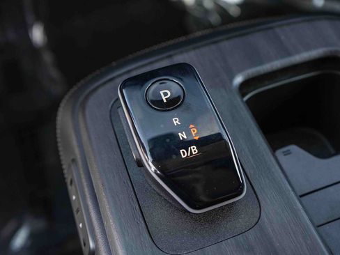 Used 2025 Nissan Ariya AWD image 19