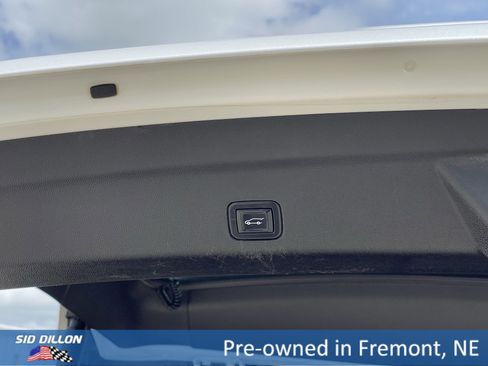 Used 2021 Chevrolet Suburban Premier w/ Premium Package image 21