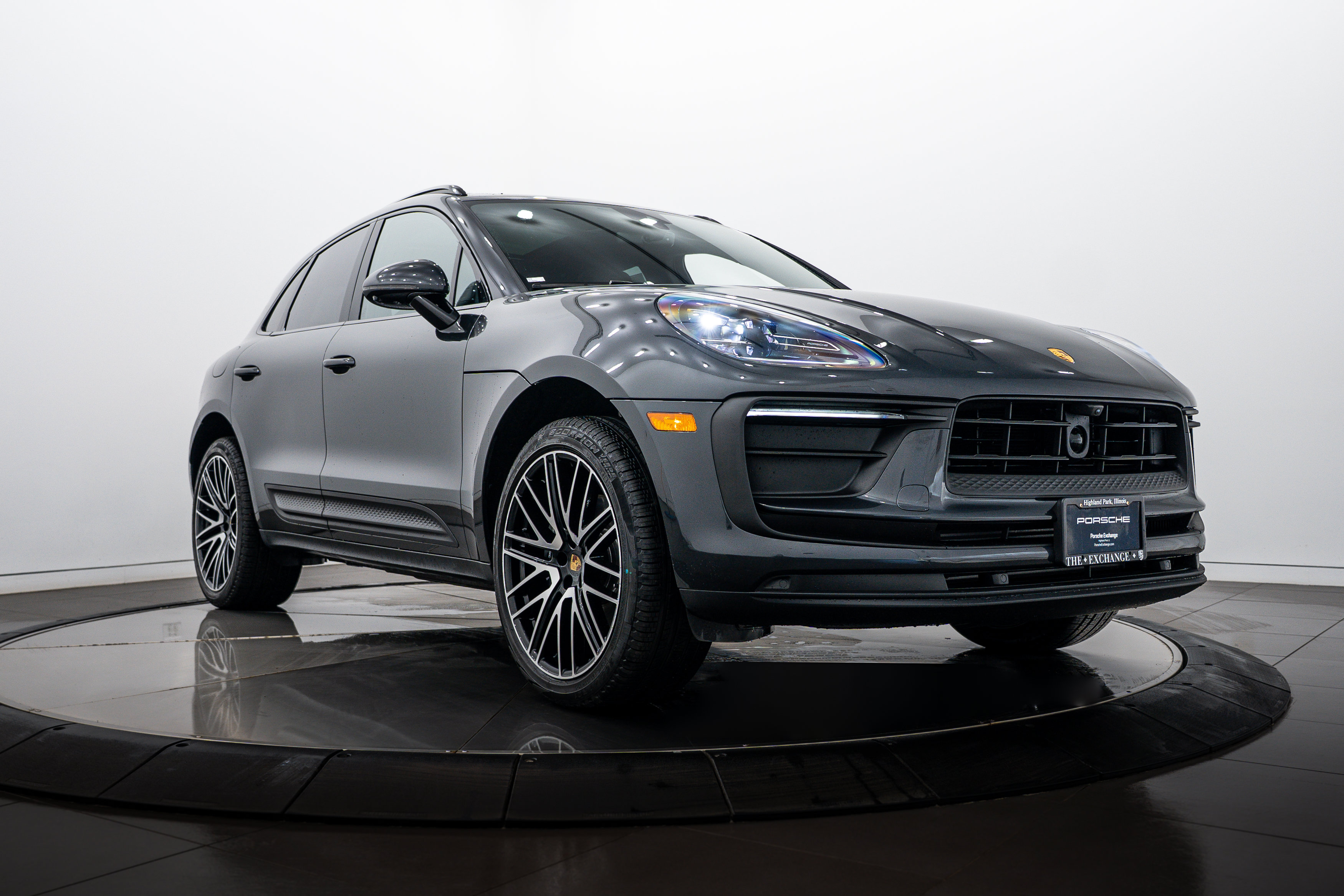 Certified 2026 Porsche Macan AWD/4WD image 9