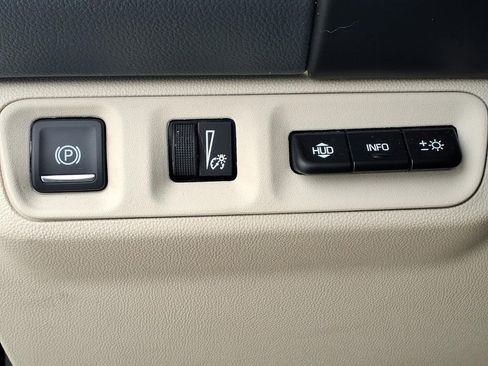 Used 2022 GMC Acadia Denali w/ Denali Ultimate Package FWD image 33