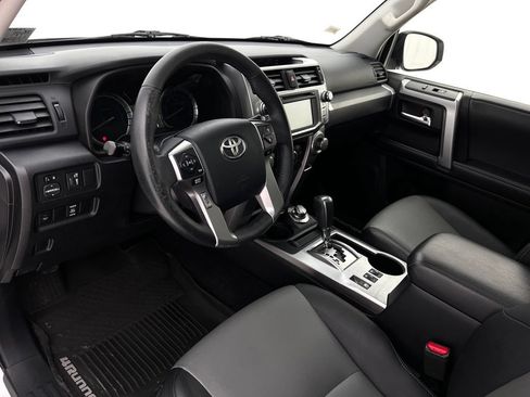 Used 2018 Toyota 4Runner SR5 Premium AWD/4WD image 12