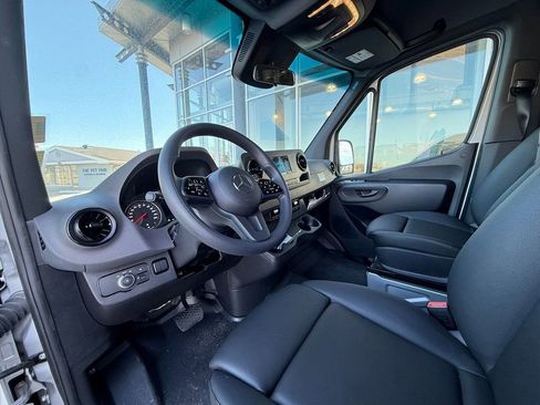 Used 2024 Mercedes-Benz Sprinter 2500 image 12