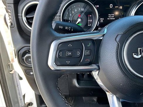 Used 2023 Jeep Wrangler Unlimited Sahara image 11