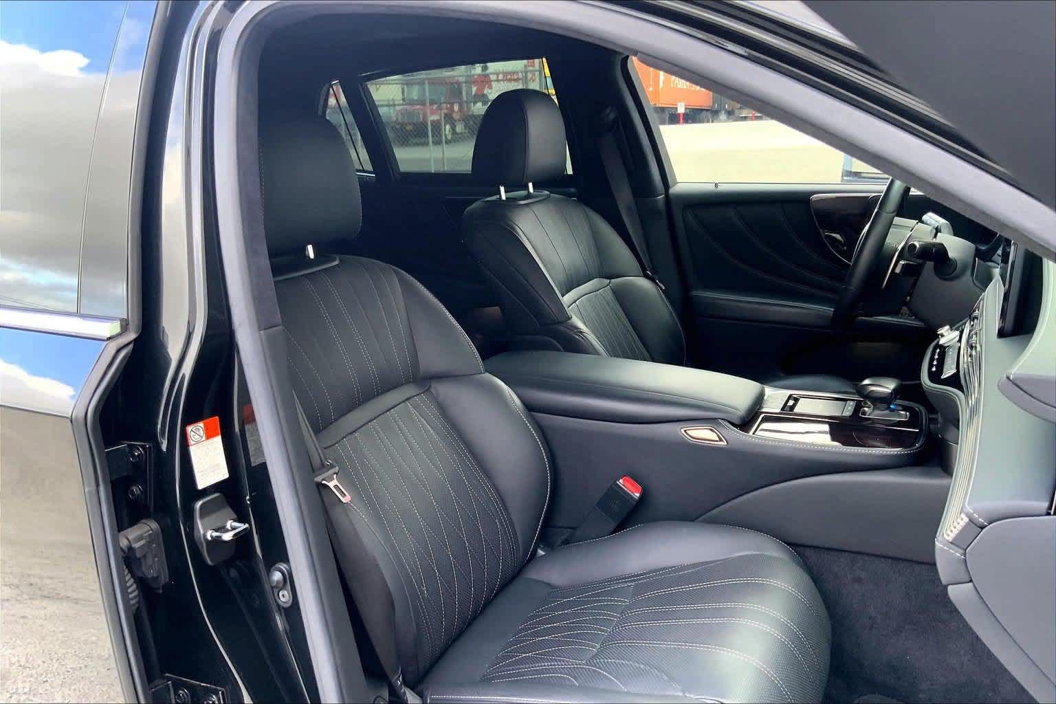 Used 2021 Lexus LS 500 w/ Luxury Package RWD image 13