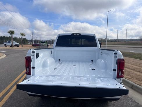 New 2026 RAM 2500 Laramie AWD/4WD image 7
