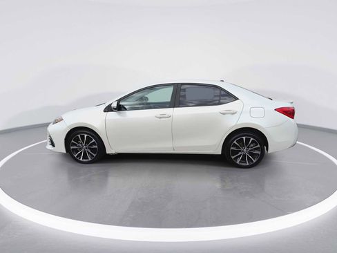 Certified 2017 Toyota Corolla SE w/ SE Premium Package FWD image 5