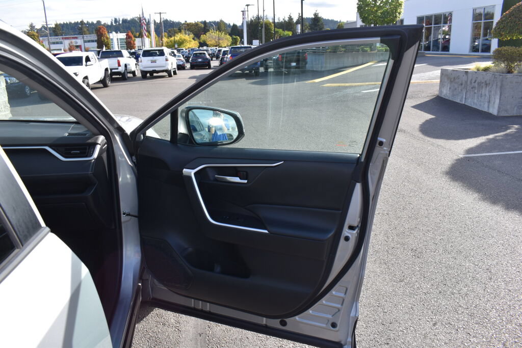 Certified 2022 Toyota RAV4 XLE Premium AWD/4WD image 24